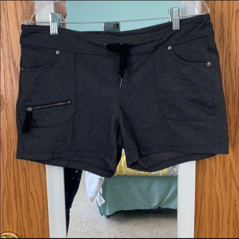 Athleta Shorts Size Large